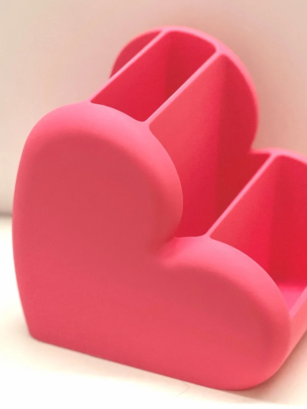 Lovely Heart-Shaped Makeup & Desk Organizer